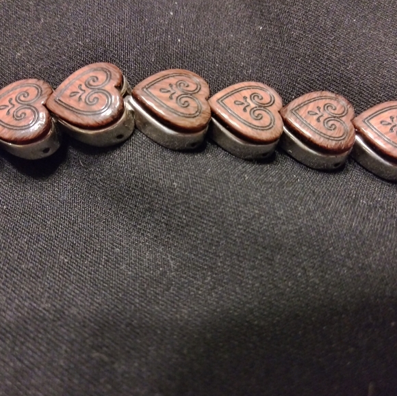 Wood Look Heart Bracelet - Picture 5 of 6